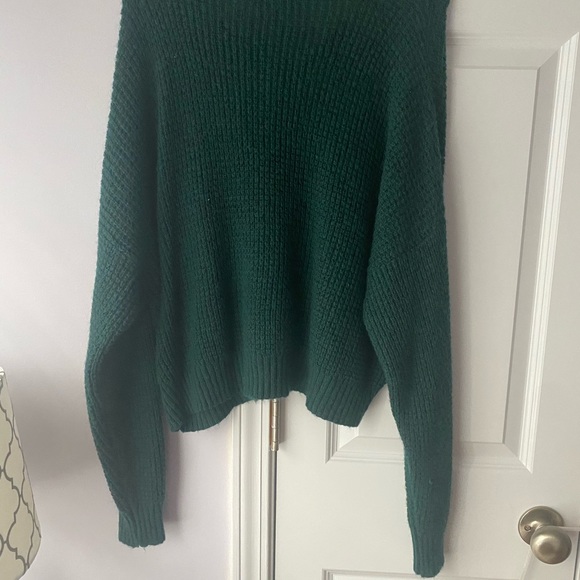 Women’s American Eagle cropped green sweater sz L - Picture 3 of 4